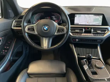 BMW 320dA Sport Line Laser HiFi LcProf Glasdach AHK