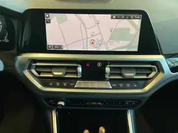 BMW 320dA Sport Line Laser HiFi LcProf Glasdach AHK