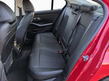 BMW 330e Lim. Sport Line LiCoProf ACC RFK HiFi SHZ