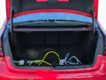 BMW 330e Lim. Sport Line LiCoProf ACC RFK HiFi SHZ