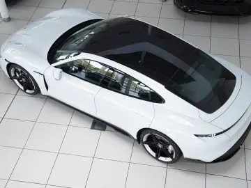 PORSCHE Taycan 4S SportDesign Matrix Chrono Display HUD