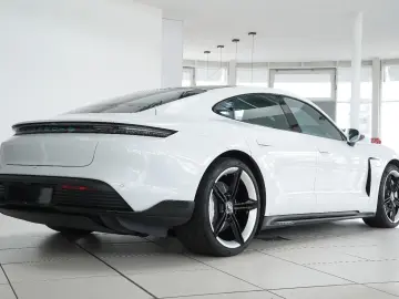 PORSCHE Taycan 4S SportDesign Matrix Chrono Display HUD