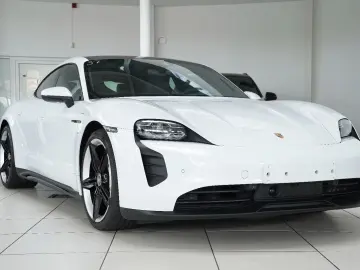 PORSCHE Taycan 4S SportDesign Matrix Chrono Display HUD