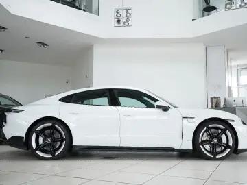 PORSCHE Taycan 4S SportDesign Matrix Chrono Display HUD