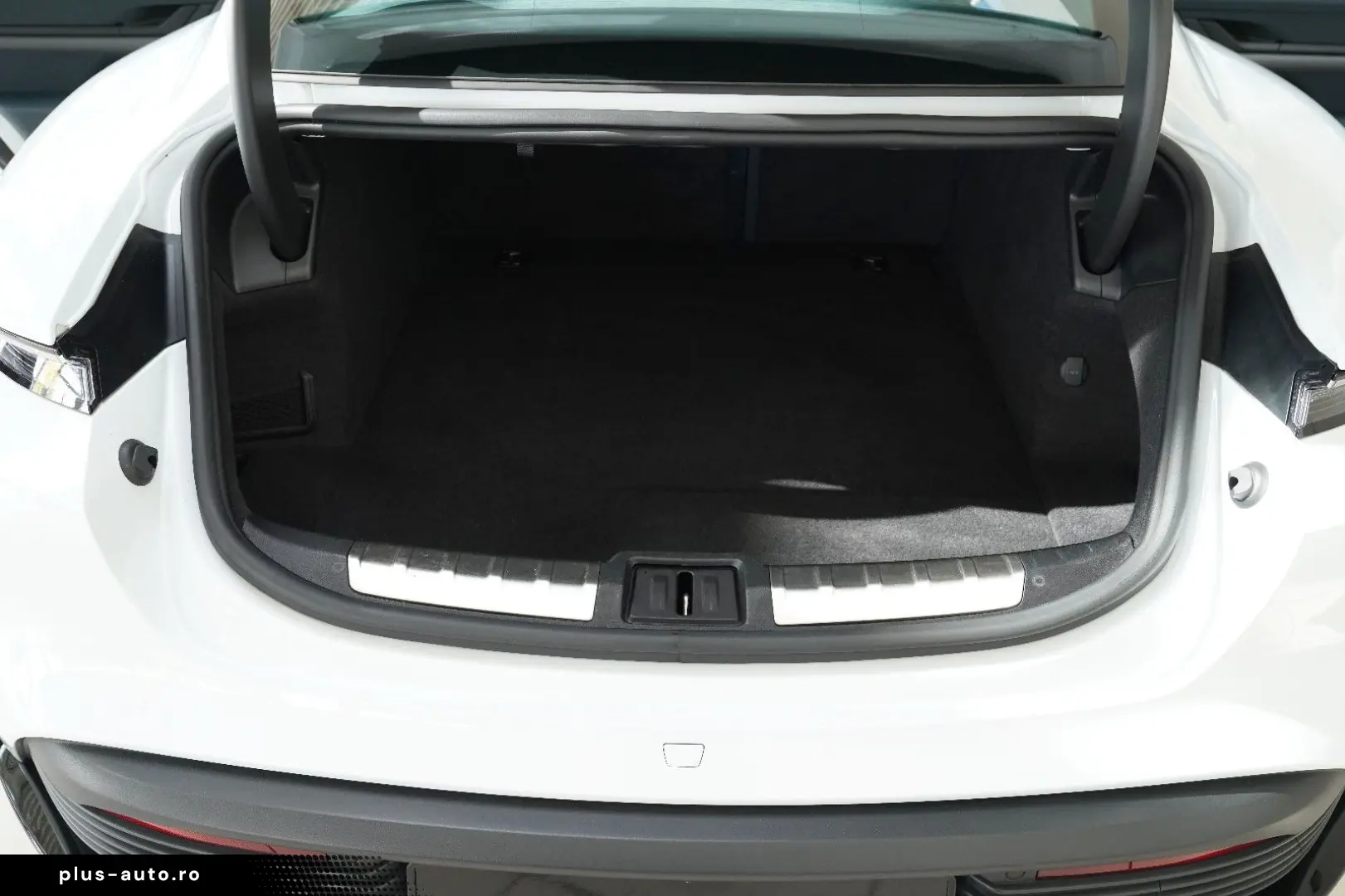 PORSCHE Taycan 4S SportDesign Matrix Chrono Display HUD