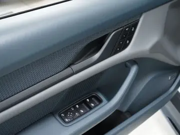 PORSCHE Taycan 4S SportDesign Matrix Chrono Display HUD