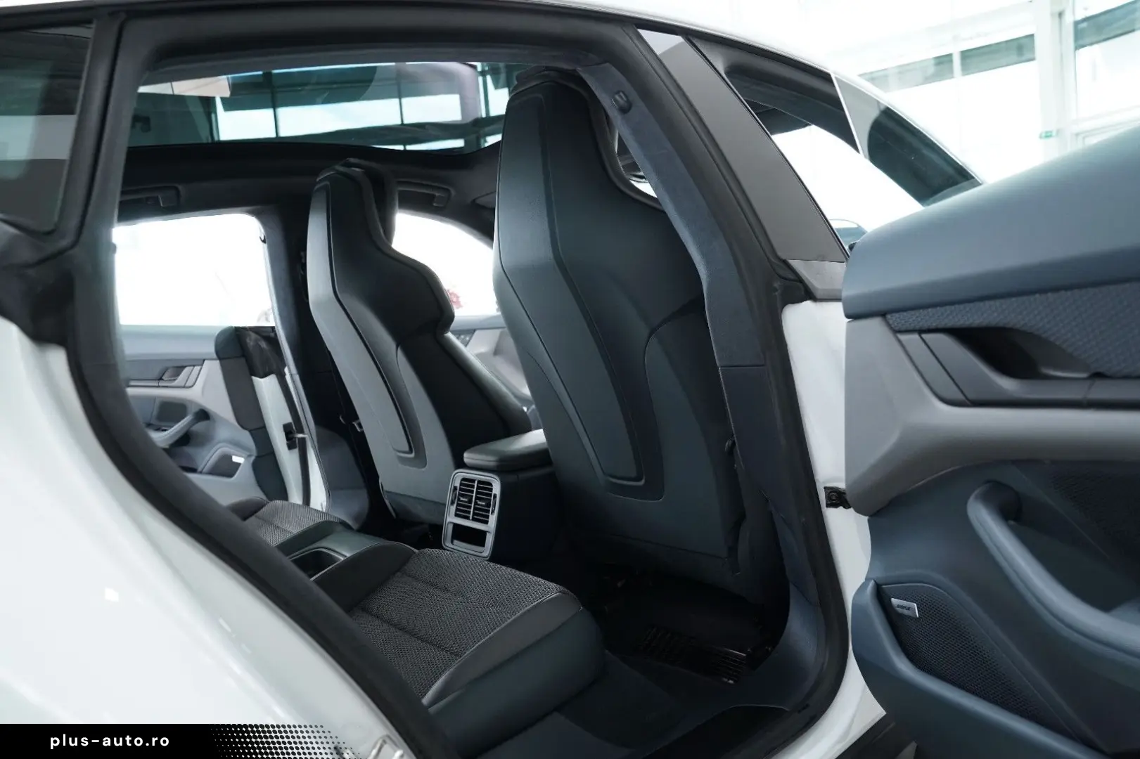 PORSCHE Taycan 4S SportDesign Matrix Chrono Display HUD