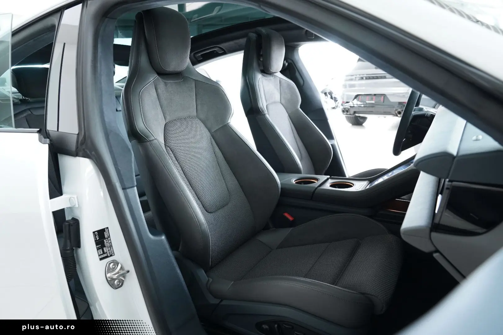 PORSCHE Taycan 4S SportDesign Matrix Chrono Display HUD