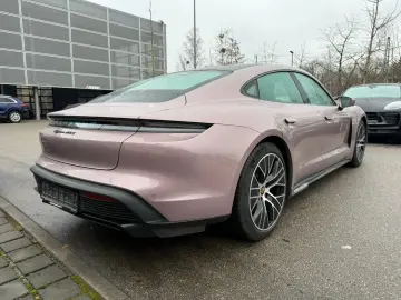 PORSCHE Taycan GTS Panodach Alu 20  Matrix Kamera 1.Hd