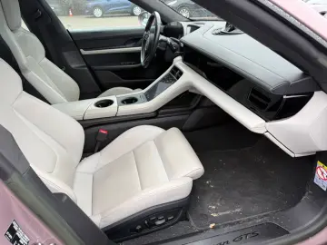 PORSCHE Taycan GTS Panodach Alu 20  Matrix Kamera 1.Hd