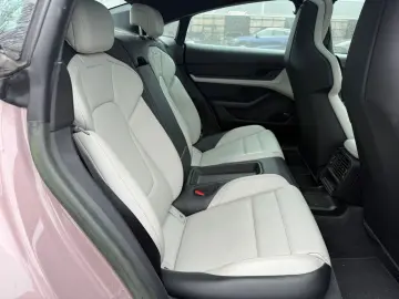 PORSCHE Taycan GTS Panodach Alu 20  Matrix Kamera 1.Hd