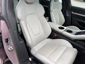 PORSCHE Taycan GTS Panodach Alu 20  Matrix Kamera 1.Hd