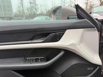 PORSCHE Taycan GTS Panodach Alu 20  Matrix Kamera 1.Hd