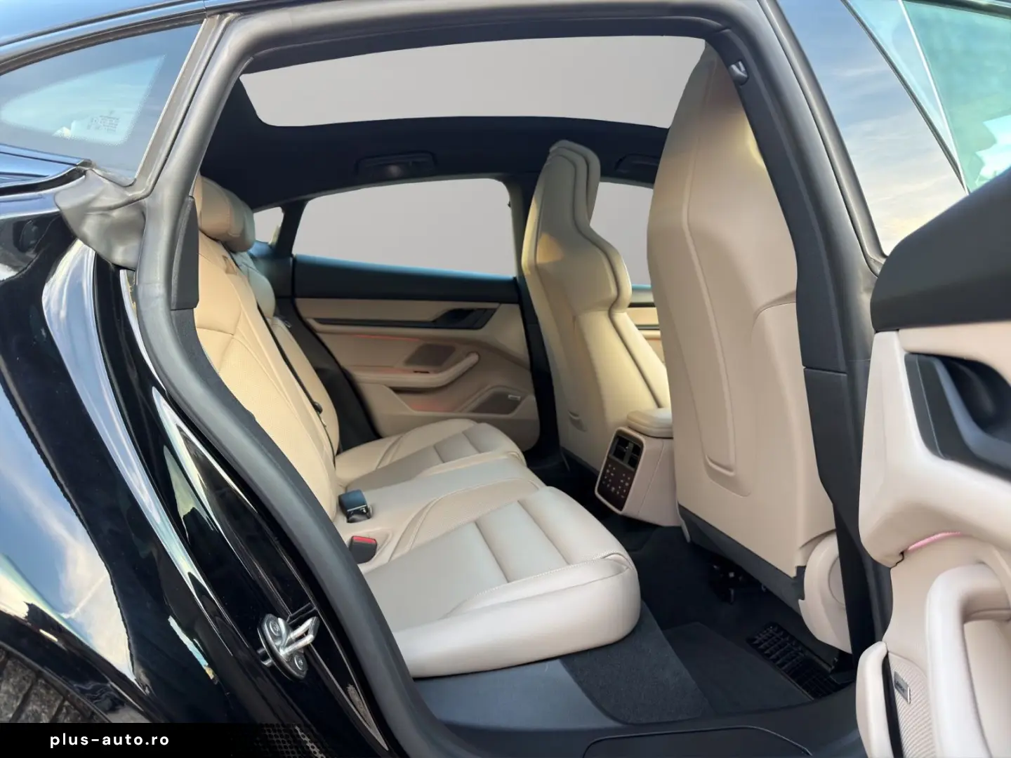 PORSCHE Taycan Panorama Bose Org. 7.950Km