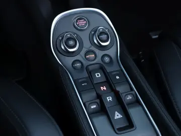 MCLAREN 570S Spider  LIFT KAMERA KERAMIK VOLLLEDER LED