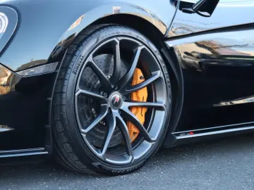 MCLAREN 570S Spider  LIFT KAMERA KERAMIK VOLLLEDER LED