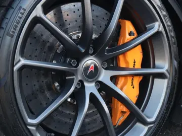 MCLAREN 570S Spider  LIFT KAMERA KERAMIK VOLLLEDER LED