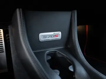 MCLAREN 570S   Carbon Fibre Interior   Sport Exhaust