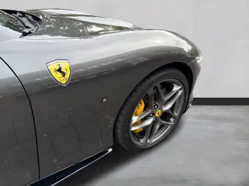 FERRARI Roma  Embleme Navi PDC Klima Leder