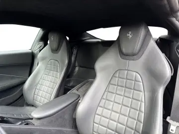 FERRARI Roma  Embleme Navi PDC Klima Leder