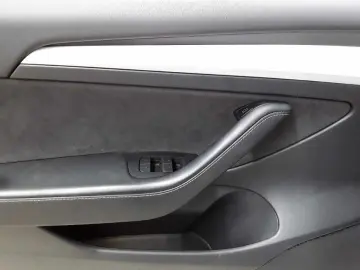 TESLA Model 3 Langstreckenbatt. Allradantrieb