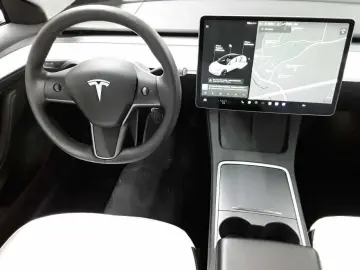 TESLA Model 3 Langstreckenbatt. Allradantrieb