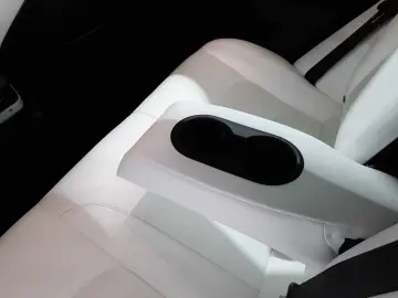 TESLA Model 3 Langstreckenbatt. Allradantrieb
