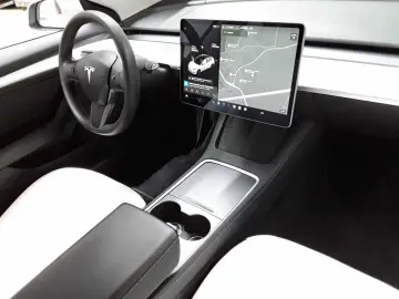TESLA Model 3 Langstreckenbatt. Allradantrieb