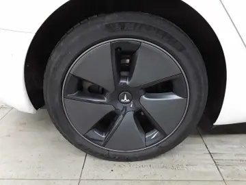 TESLA Model 3 Langstreckenbatt. Allradantrieb