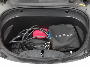 TESLA Model 3 Langstreckenbatt. Allradantrieb