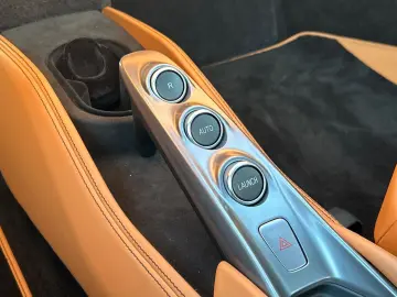 FERRARI F8 Tributo  AFS Lift Kamera PDC Karbon