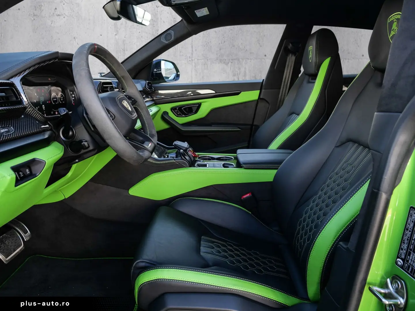 LAMBORGHINI Urus SE Verde Selvans  Big Interior Carbon Pack