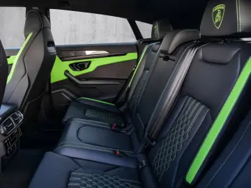 LAMBORGHINI Urus SE Verde Selvans  Big Interior Carbon Pack