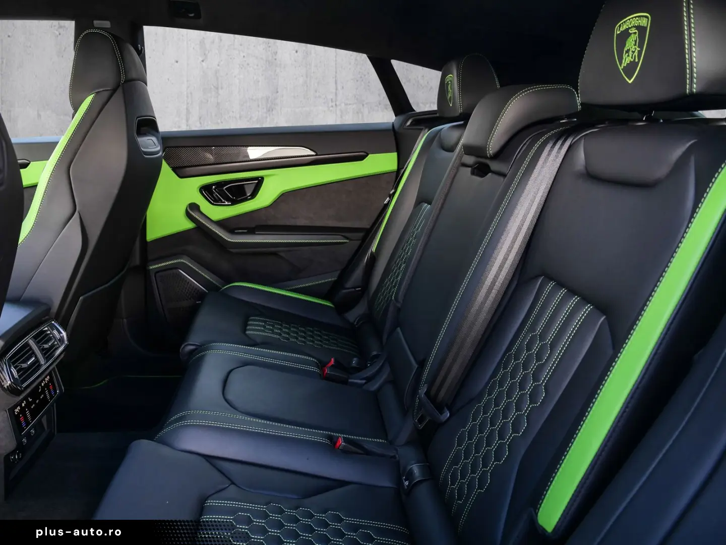 LAMBORGHINI Urus SE Verde Selvans  Big Interior Carbon Pack