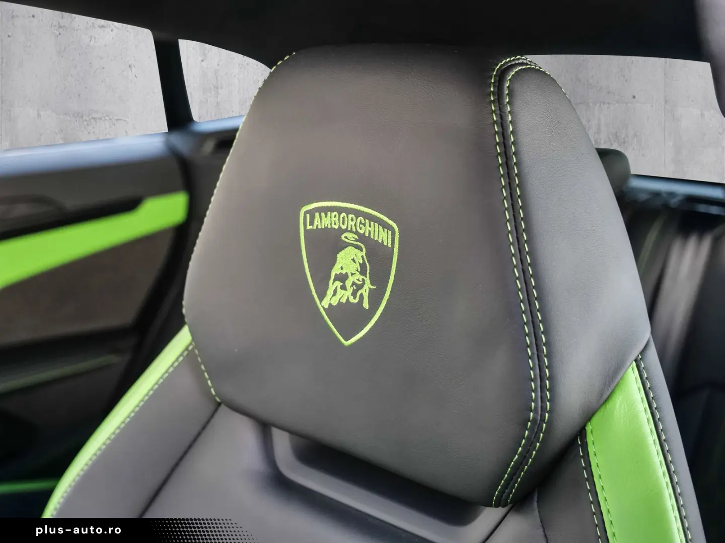 LAMBORGHINI Urus SE Verde Selvans  Big Interior Carbon Pack