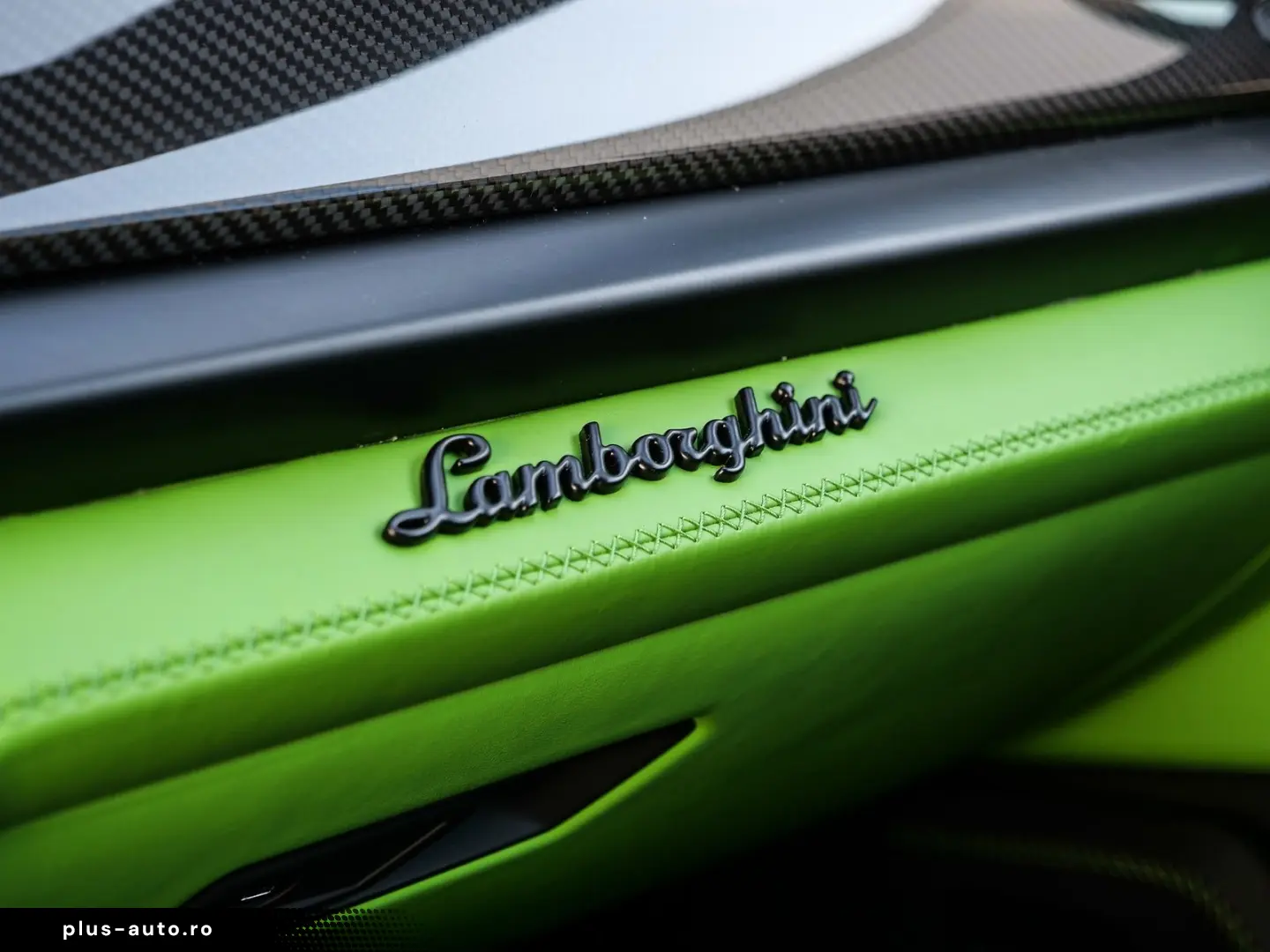 LAMBORGHINI Urus SE Verde Selvans  Big Interior Carbon Pack