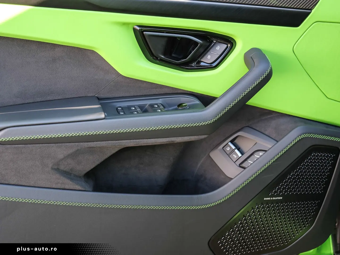 LAMBORGHINI Urus SE Verde Selvans  Big Interior Carbon Pack