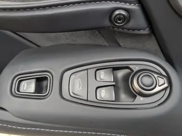 ASTON MARTIN Vantage Roadster F1 Ed. CARBON 360 GARA&hellip;