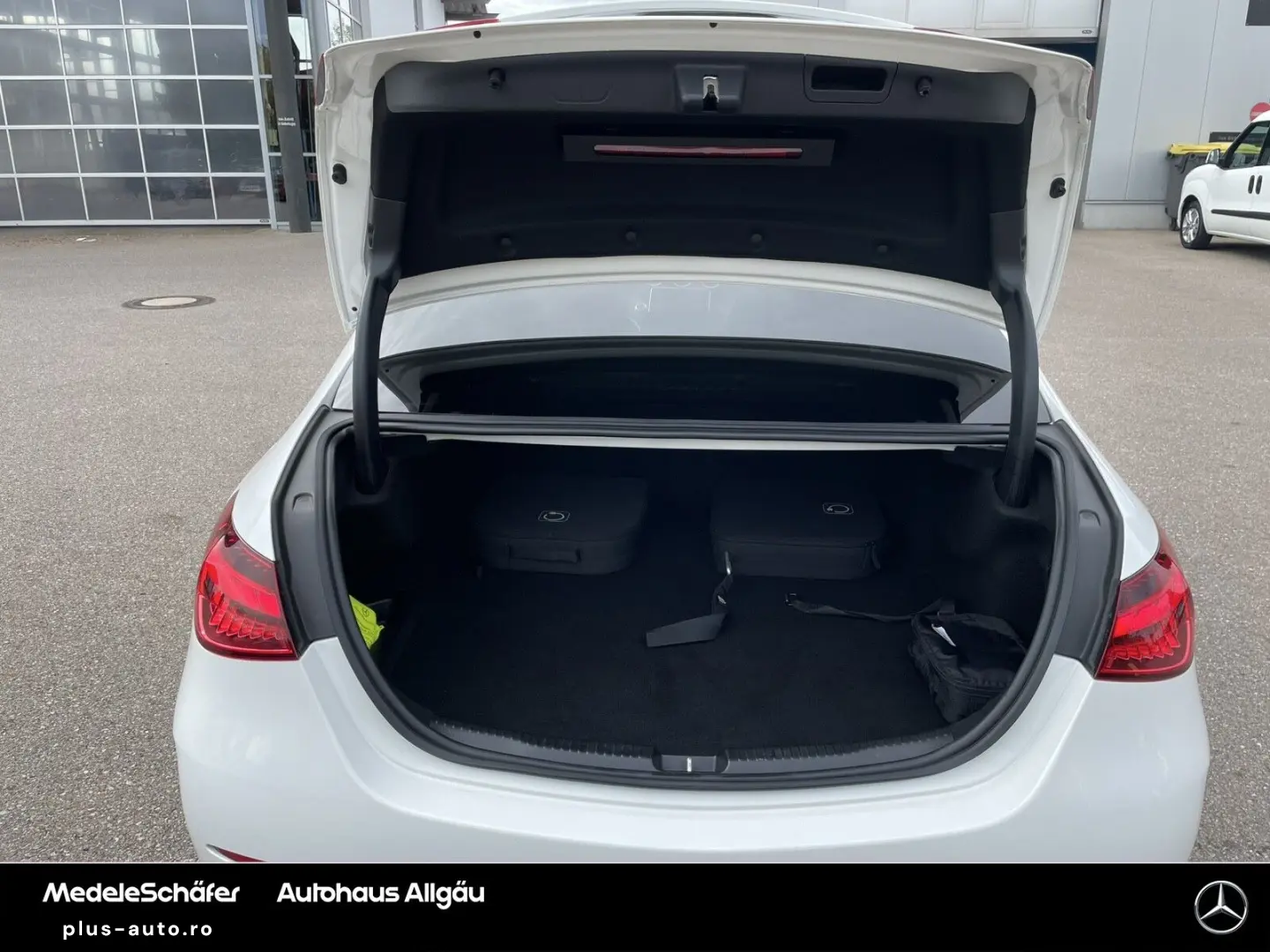 MERCEDES-BENZ C 300 e 4MATIC AMG Night D-Light Dist Memory