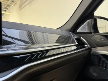 BMW X6 M  Sky B&W Massage