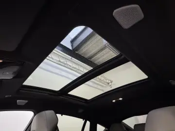 BMW X6 M  Sky B&W Massage