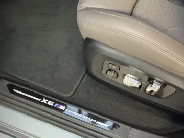 BMW X6 M  Sky B&W Massage