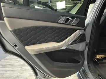 BMW X6 M  Sky B&W Massage