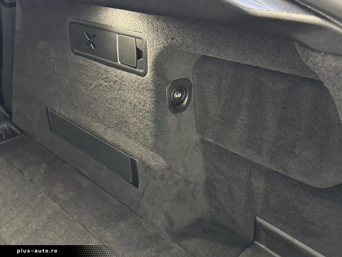 BMW X6 M  Sky B&W Massage