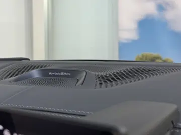 BMW X6 M  Sky B&W Massage