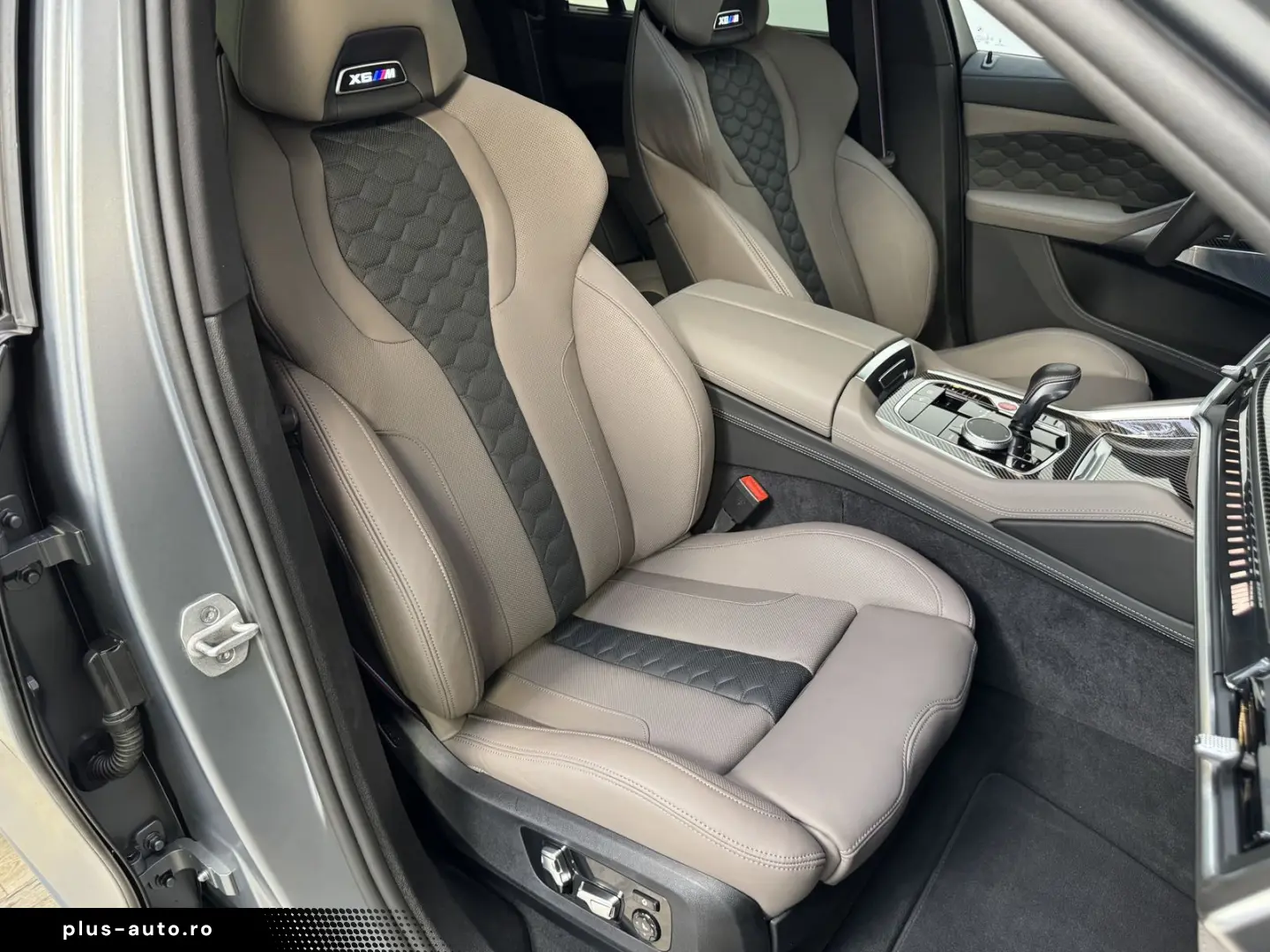 BMW X6 M  Sky B&W Massage