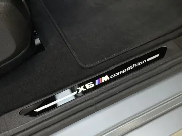 BMW X6 M  Sky B&W Massage