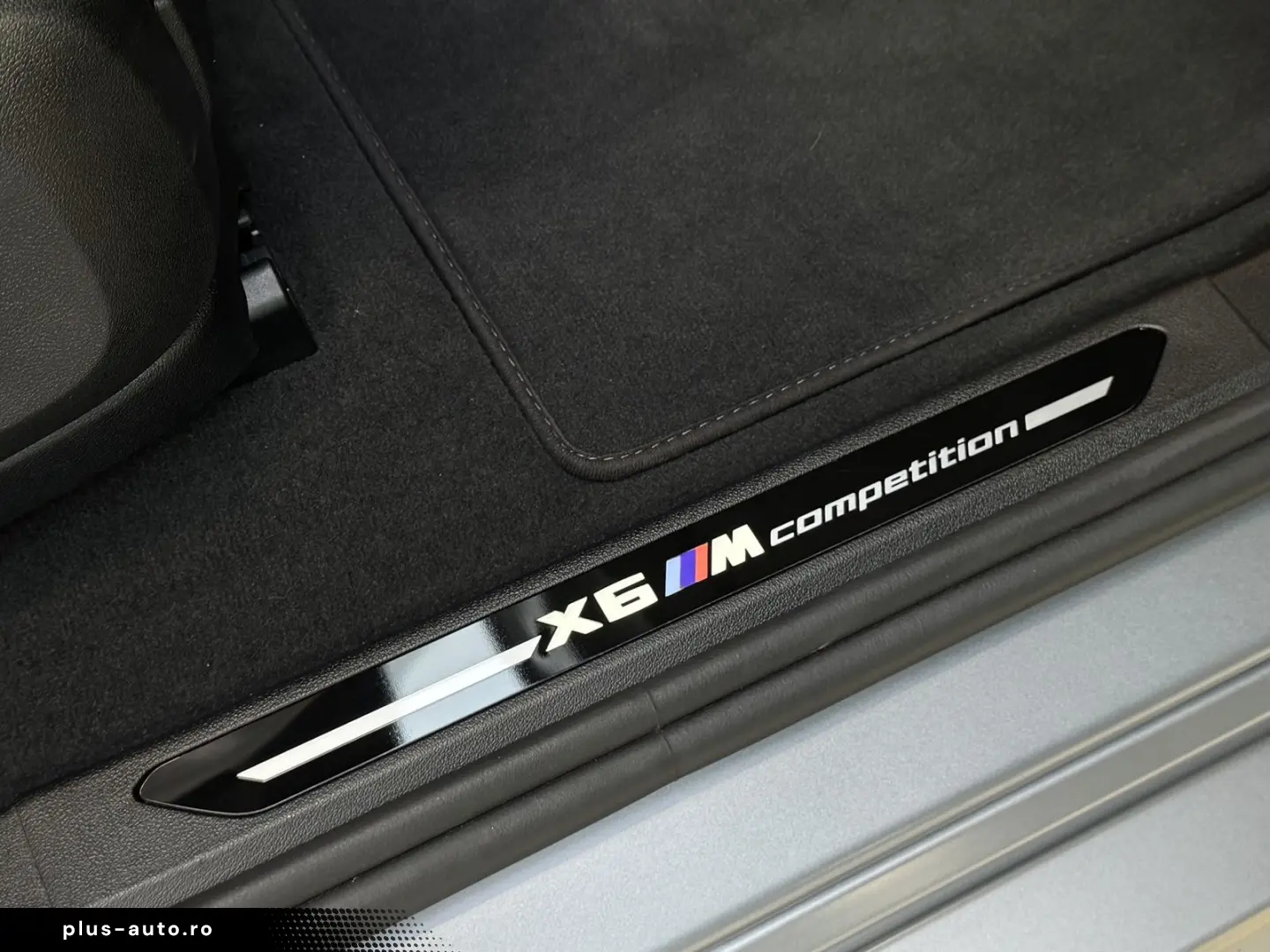 BMW X6 M  Sky B&W Massage