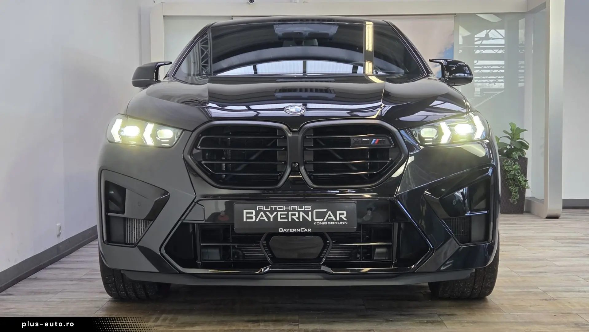 BMW X6 M Competition B&W Panorama