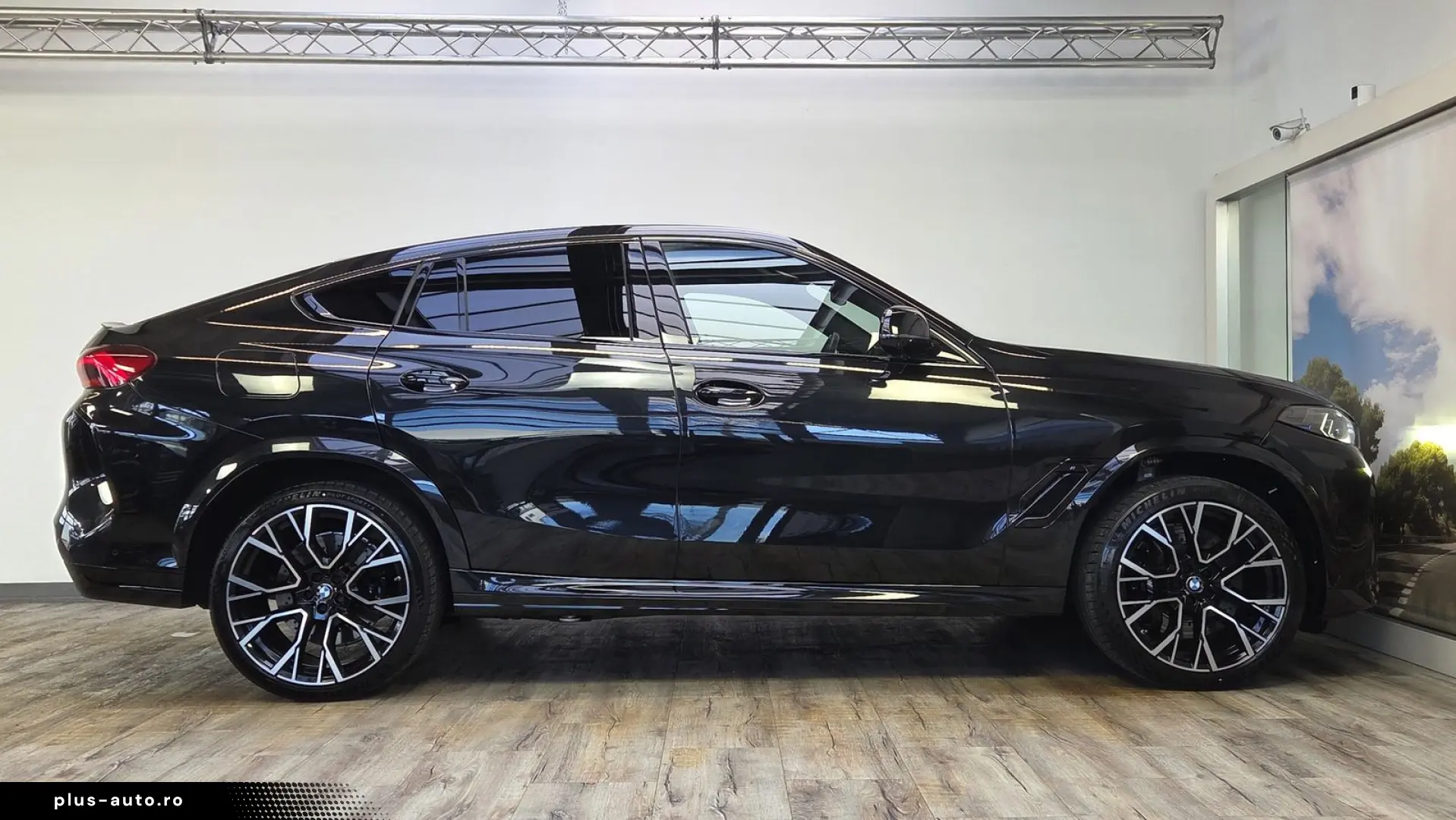 BMW X6 M Competition B&W Panorama